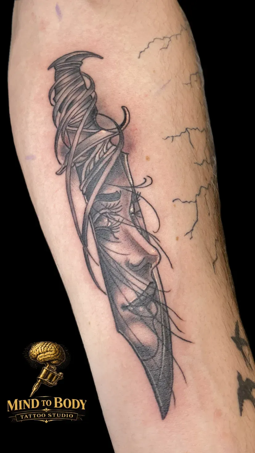 Black & grey veer met portret op de onderarm, tattoo Gent